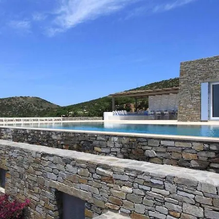 Paros Sleeps 14 Pool T714103 *